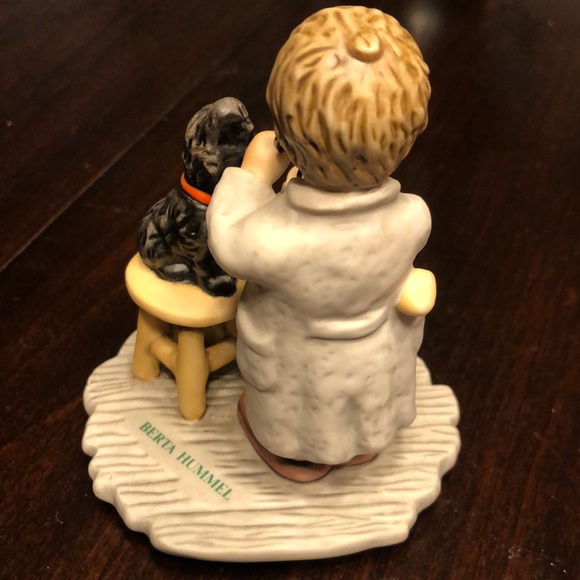 Hummel Figurine “The Doctor is in” - Picture 3 of 11